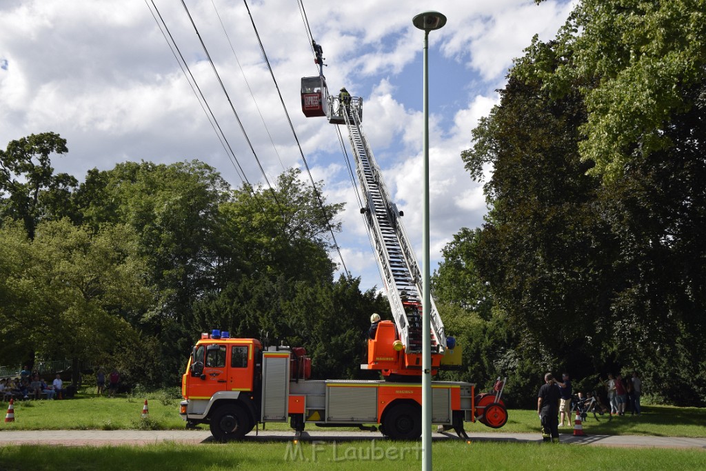 Koelner Seilbahn Gondel blieb haengen Koeln Linksrheinisch P020.JPG - Miklos Laubert